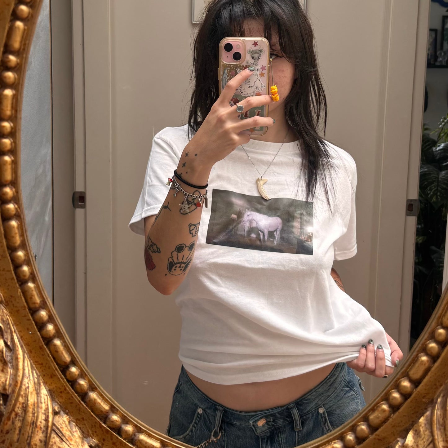 twin peaks white horse baby tee
